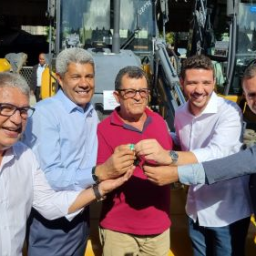 Por iniciativa de Neto Carlleto Potiraguá recebe novos equipamentos agrícolas