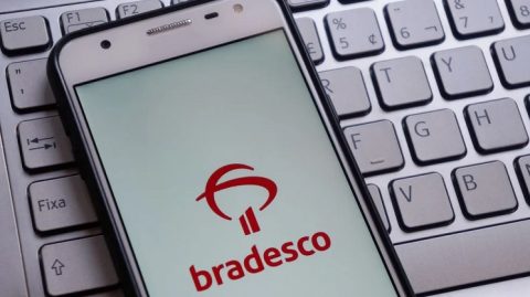 Bradesco tem erros no saldo da conta no app, e clientes reclamam nas redes sociais