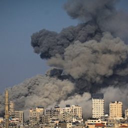 Israel ataca cidade lotada de refugiados no sul de Gaza