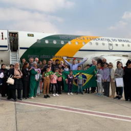 Terceiro grupo de repatriados vindos de Gaza chega a Brasília