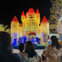 Prefeitura de Ipiaú encanta moradores com apresentações de encerramento do Natal Luz