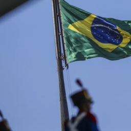Doze meses após governo Lula, satisfação de morar no Brasil sobe de 59% para 74%