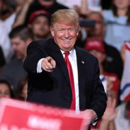 Trump vence 1ª batalha pela nomeação republicana, projeta imprensa