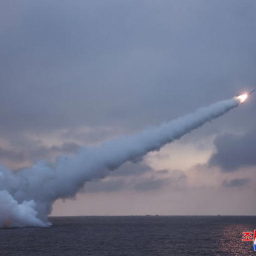 Coreia do Norte testa mísseis de cruzeiro lançados por submarino, diz mídia estatal