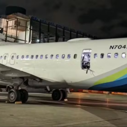 Brasil suspende modelo de avião que perdeu janela em pleno voo