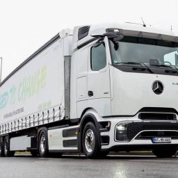 Mercedes-Benz prevê investir R$ 200mi em operação de locação de caminhões e ônibus no Brasil