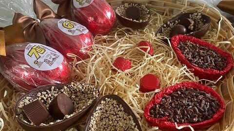 Estudantes do CEEP do Chocolate em Ilhéus produzem Ovos de Páscoa para escolas infantis