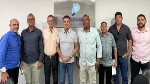 Grupo de oposição de Piraí do norte participa de reunião política em Salvador