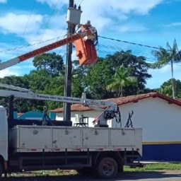 Prefeitura realiza manutenção da iluminação pública nas zonas urbana e rural de Gandu