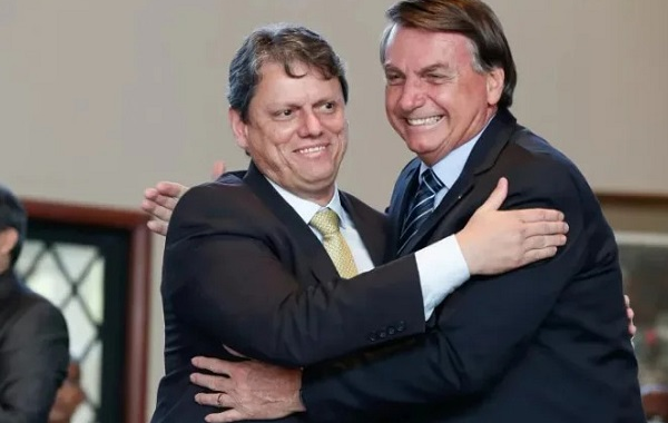 Jair Bolsonaro e Tarcísio de Freitas fecham acordo para eleição de 2026