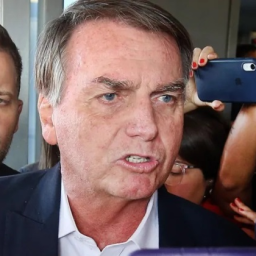 ‘Atiro para matar, mas ninguém me leva preso’, diz Bolsonaro