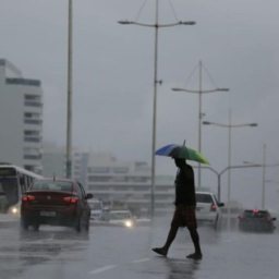 Capital entra em alerta máximo devido à chuva forte e risco de deslizamentos