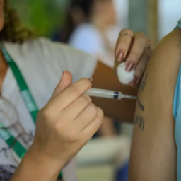 Número de vacinados contra covid no Brasil chega a 94% aponta IBGE