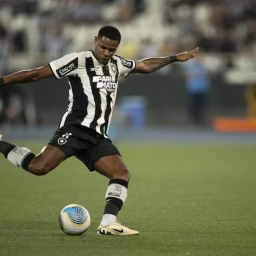 Botafogo enfrenta o Bahia no Engenhão atrás da quarta vitória seguida no Brasileirão