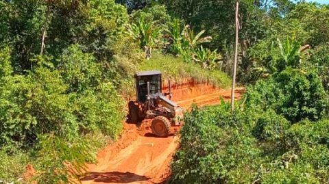 Prefeitura realiza melhorias das estradas na região do Fugido em Piraí do Norte