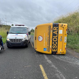 Itagibá: Acidente com ônibus escolar deixa dois feridos na BA-650