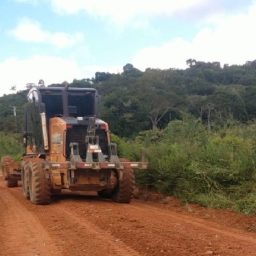 Prefeitura de Gandu realiza melhoramento das estradas na Baixa da Arreia e Laranjeira