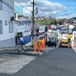 Prefeitura de Gandu avança com asfalto na cidade