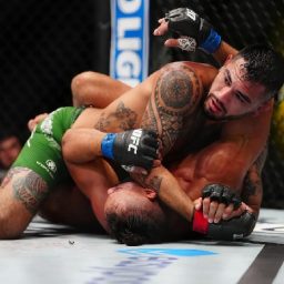 UFC: Anthony Hernandez nocauteia Michel Pereira no quinto round