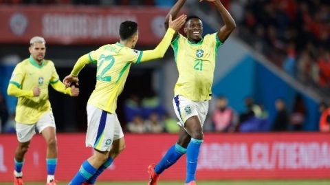 Brasil vence o Chile de virada com gols de dupla do Botafogo