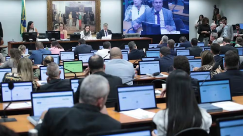 CCJ da Câmara aprova proposta que permite derrubar decisões do STF