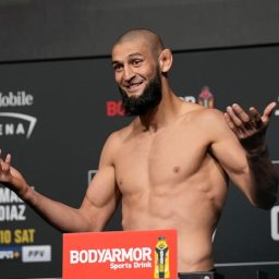 Chimaev cita invencibilidade como trunfo contra Whittaker: “Ele sabe como perder, eu não”