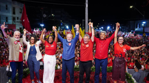 Lula pede ‘presente’ e convoca Camaçari a votar 13 no dia do seu aniversário