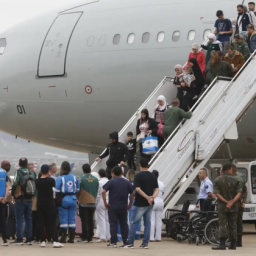 Mais 239 brasileiros e seus familiares são resgatados no Líbano