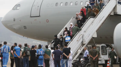 Mais 239 brasileiros e seus familiares são resgatados no Líbano