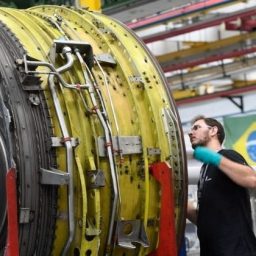 Produção industrial mantém crescimento, supera ano passado e acumula 3% até agosto