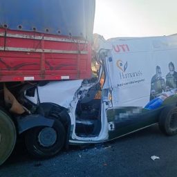 Quatro pessoas morrem após batida entre ambulância e caminhão em Juazeiro