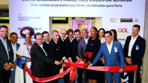 Recepção de 350 passageiros marca início dos voos diretos entre Salvador e Paris