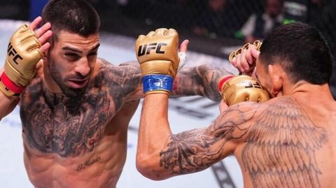 Topuria aplica nocaute inédito em Holloway e mantém cinturão dos penas no UFC 308