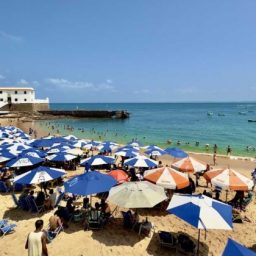 Fim de semana prolongado na Bahia terá sol e chuvas isoladas no centro-sul