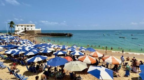 Fim de semana prolongado na Bahia terá sol e chuvas isoladas no centro-sul