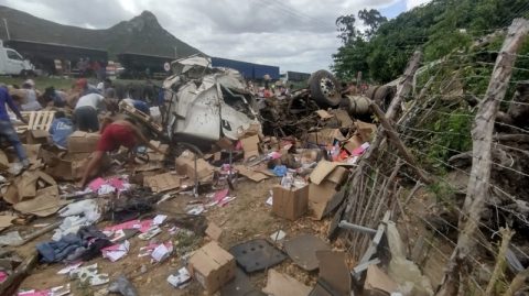 Acidente grave entre caminhão, carreta e carro deixa vítimas na BR-116, trecho da cidade de Milagres