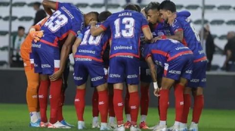 Bahia tenta encerrar má fase diante do ameaçado Athletico-PR, em Salvador