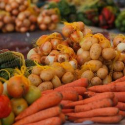 Cesta básica de Salvador vem barateando há quatro meses; outubro tem 0,64% de redução