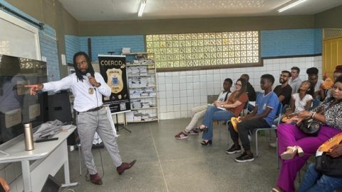 Combate ao racismo é tema de palestra realizada pela PC em escola