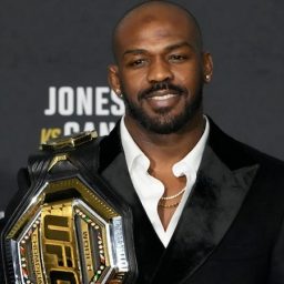 Jon Jones condiciona continuidade na carreira à performance “dominante” no UFC 309