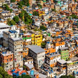 Mais de 16 milhões de pessoas vivem em favelas no Brasil, revela censo