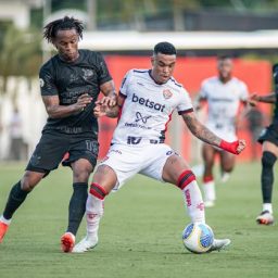 Vitória sai na frente, mas sofre virada e perde para o Corinthians no Barradão