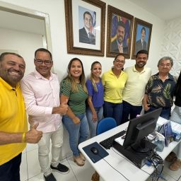 Ex-deputado estadual Aderbal Caldas faz visita ao prefeito Léo, ex-prefeito Neco, a prefeita eleita Daiana Santana e secretários em Gandu.