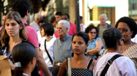 Expectativa de vida na Bahia chega 75,6 anos em 2023, diz IBGE