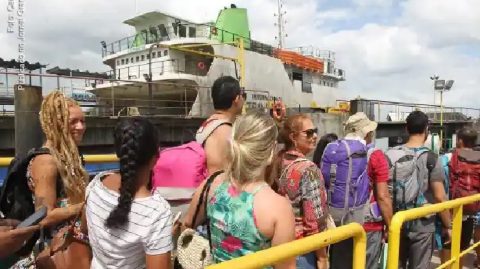 Ferry-boat registra fluxo intenso com fila de mais de 3 horas no terminal de São Joaquim