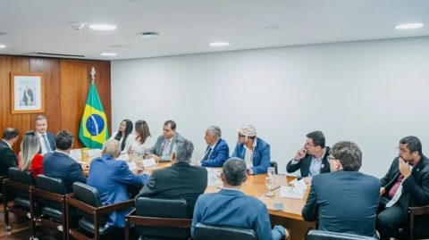 Prefeitos baianos pressionam bancada em Brasília para aprovar novas regras da previdência