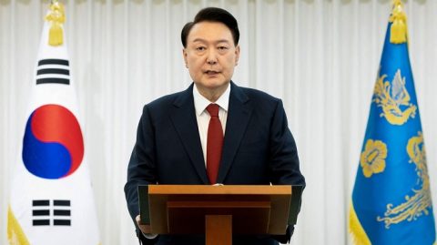 Presidente da Coreia do Sul sofre impeachment após tentativa de autogolpe