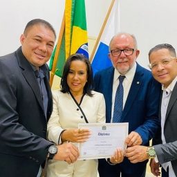 Robério Marambaia prestigia diplomação de Lorena Mercês como vice-prefeita de Valença