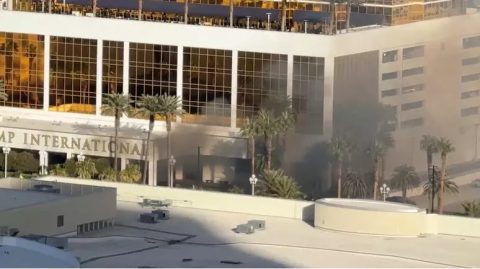 Carro da Tesla explode do lado de fora de hotel de Trump nos EUA