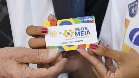 Governo lança ‘Pé-de-Meia’ para estimular formação de professores